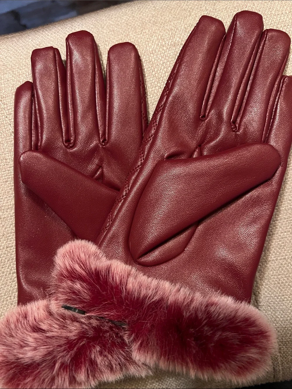 Quilted Vegan Leather Women’s Burgundy Gloves with Faux Fur Cuffs NEW WITH TAGS